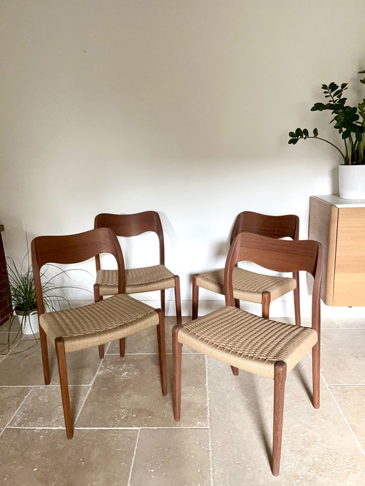 Lot de 4 chaises restaurées No. 71 Niels Otto Moller