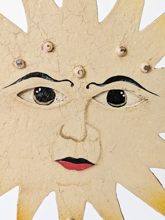 Scultura cinetica vintage a forma di volto di sole, in metallo dipinto a mano. – Sculture (photo 6 of 18)