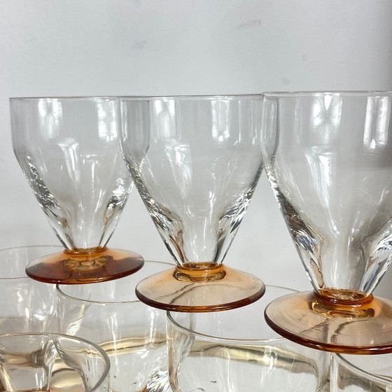 9 Art-Deco-Wein- oder Wassergläser mit bernsteinfarbenen Stielen, 9 cl – Gläser & Karaffe, Glass (photo 3 of 7)