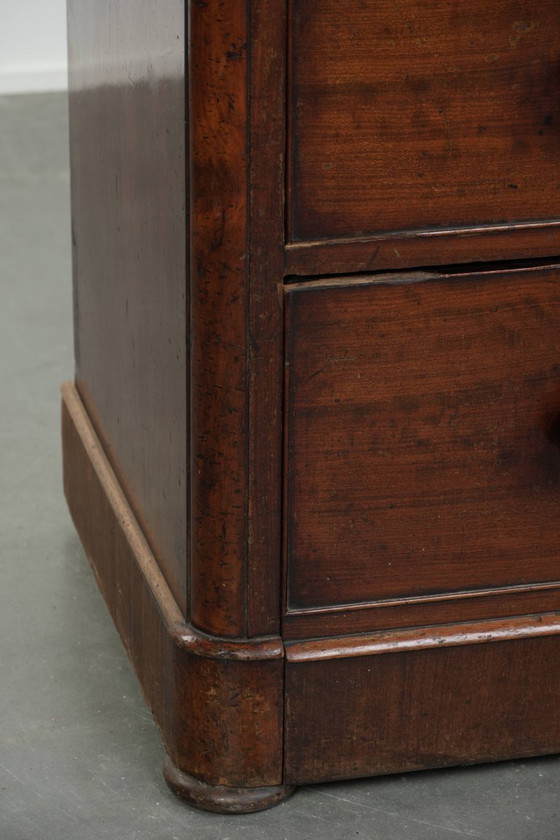 Image 1 of Statige antieke mahoniehouten Engelse ladekast uit de 19e eeuw met 5 lades en mooie warme donkere kleuren