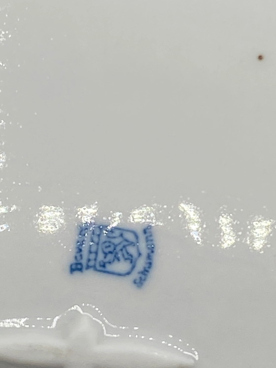 Antiker durchbrochener Porzellanteller mit floralem Dekor – Dekorative Objekte, Porcelain (photo 5 of 8)