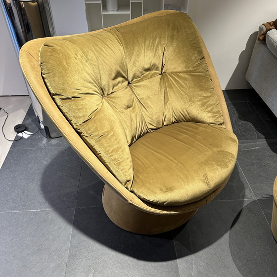 Image 1 of Montis Fabian armchair with ottoman