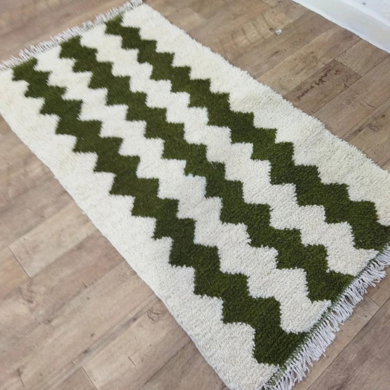 Image 1 of Tapis Azilal à rayures crème et vert olive / Tapis Azilal crème à rayures vert olive (180×100 cm)