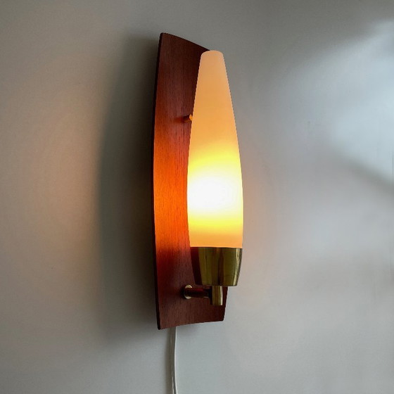 Image 1 of Applique murale moderne du milieu du siècle, design scandinave vintage en teck