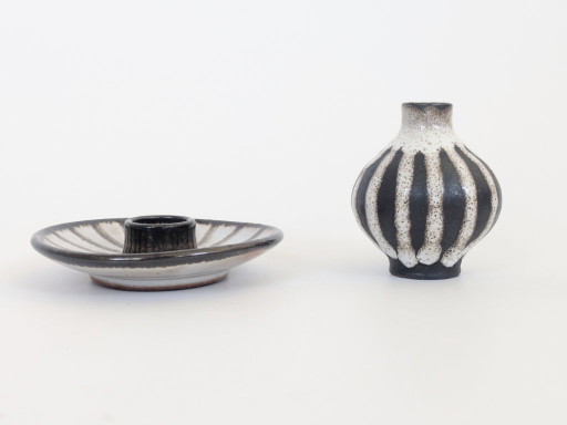 Monika Maetzel Studio Ceramic Duo Hambourg années 1960 Bougeoir Vase bourgeon Noir Blanc