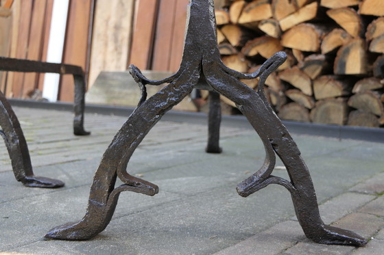 Image 1 of Paire de grands fers à repasser ou boules à feu en fer forgé (Andier)