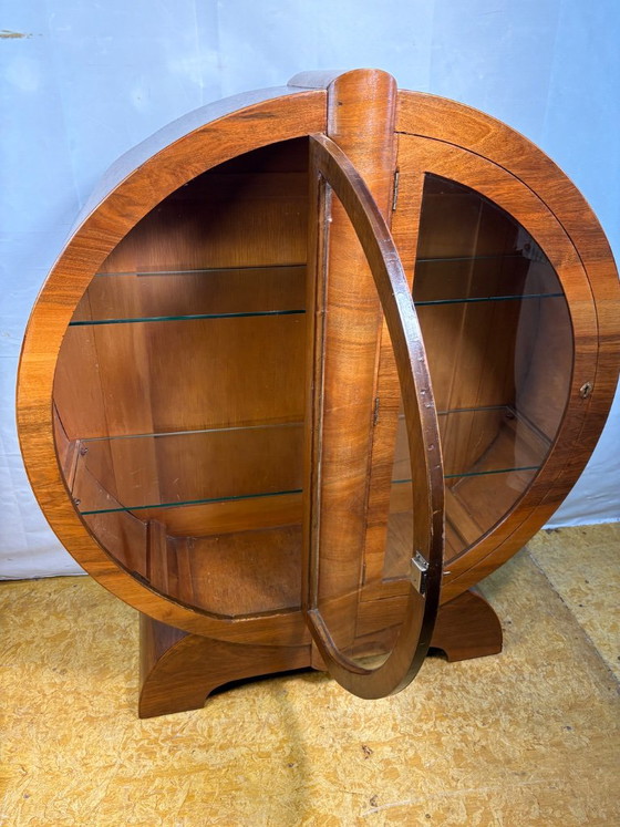 Vintage Art Deco Globe Vitrinekast | Gevlamd Notenhout | Circa 1930 Een werkelijk uitzonderlijke Art Deco (photo 8 of 11)