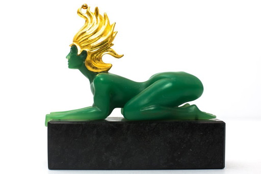 Prof. Fuchs, Ernst - Sphinx viennois - moulage d'art en polymère sur socle en marbre, partiellement doré, signé
