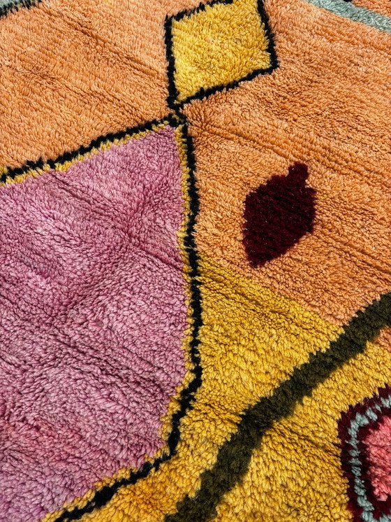 Image 1 of Farbenfroher marokkanischer Teppich in Gelb und Orange, authentischer marokkanischer Teppich