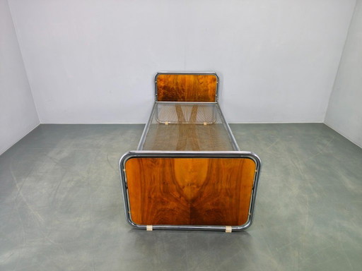 Letto Bauhaus in tubolare d'acciaio con pannelli impiallacciati in noce, anni '30