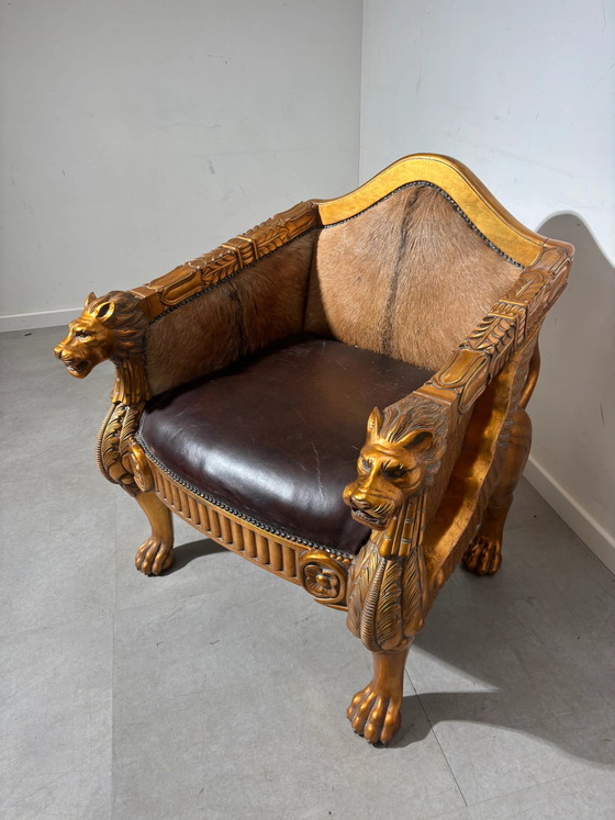 Sillón Trono de León Real – Piel de Vaca y Detalles Dorados – Sillones (photo 3 of 7)