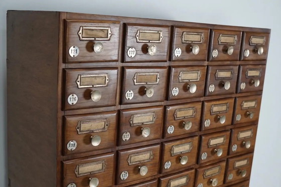 Image 1 of Vintage Duitse eiken apothekers- / spaarkast, jaren 1950