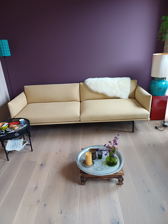 Image 1 of Canapé jaune doré Outline Muuto