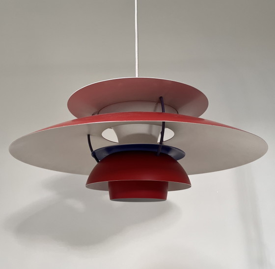 Lampada a sospensione iconica rossa Louis Poulsen PH 5 – Lampade a sospensione, Metal (photo 4 of 13)