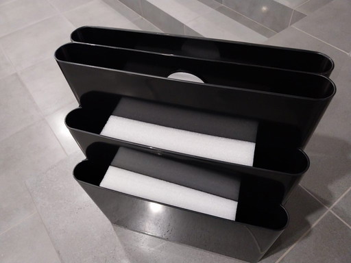 Tijdschriftrek in Kartell-stijl – Perfecte designreplica in zwart acryl