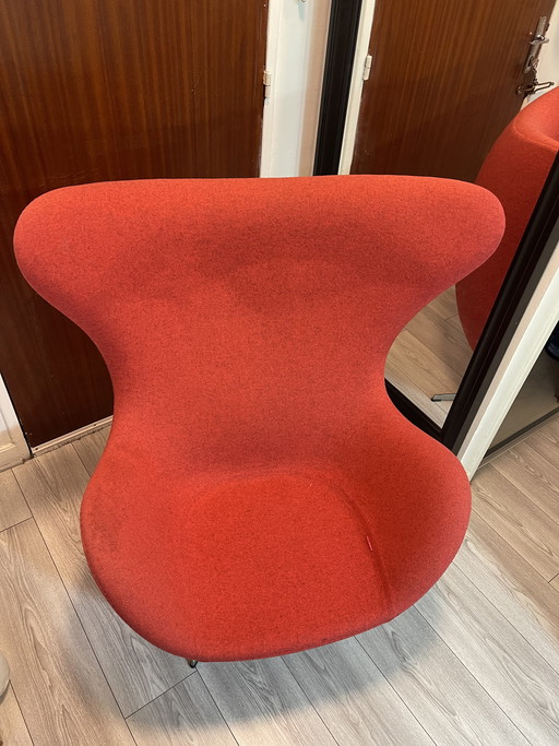 Poltrona Egg di Arne Jacobsen per Fritz Hansen – Modello originale rosso