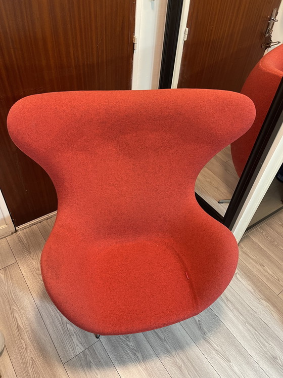 Image 1 of Poltrona Egg di Arne Jacobsen per Fritz Hansen – Modello originale rosso