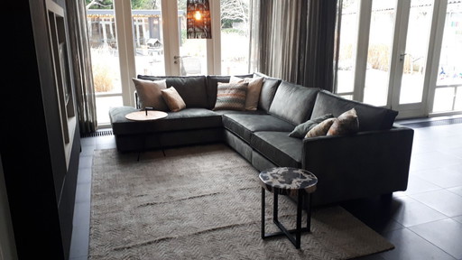 Sofá esquinero espacioso Macazz, como nuevo.