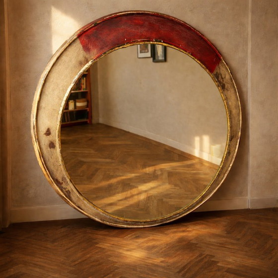 Image 1 of Vintage ronde spiegel met industrieel metalen frame en gelakte afwerking.