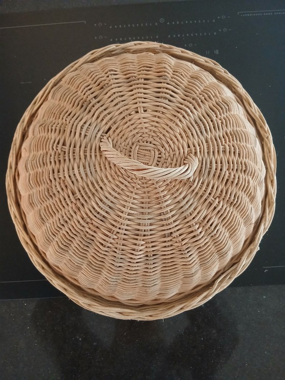 Image 1 of Grote Rieten Cloche met rieten plateau - diameter 42 cm