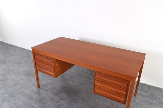 Scrivania direzionale in teak di metà secolo, disegnata da Torbjørn Afdal per Bruksbo, anni '60. – Scrivanie (photo 16 of 18)