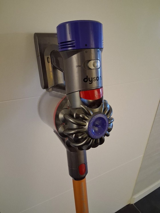 Image 1 of Dyson Absolute V8 cordless vacuum cleaner