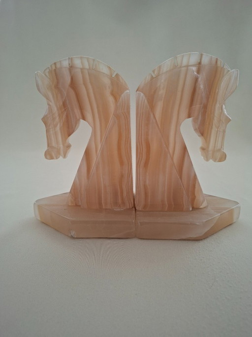 Set antiker Onyx-Buchstützen – Pferdeköpfe