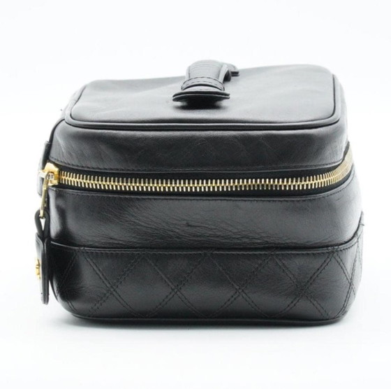 Originele Chanel Zwarte Lamsleren Cosmetische Tas, circa 2000s – Portemonnees & klein lederwaren, Leather (photo 3 of 10)