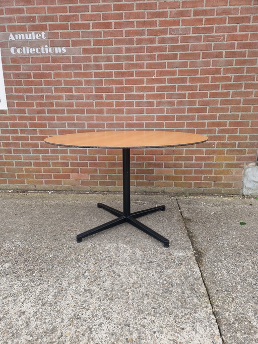 Tavolo da pranzo rotondo moderno