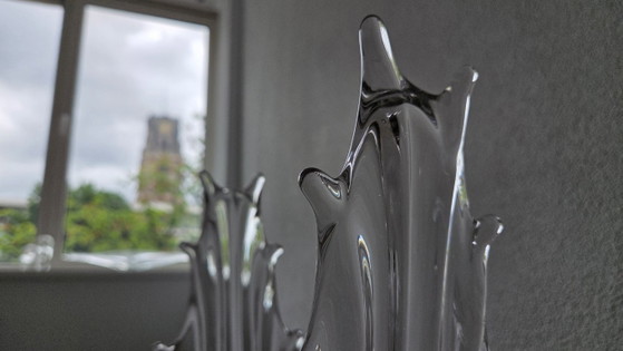 Image 1 of Mid-Century Eyecatcher: Vintage Kristallen 'Splash' Centrepiece met lichtroze tint