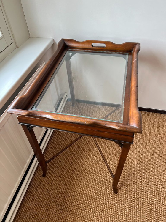 Image 1 of Antieke bijzettafel met afneembaar glazen dienblad