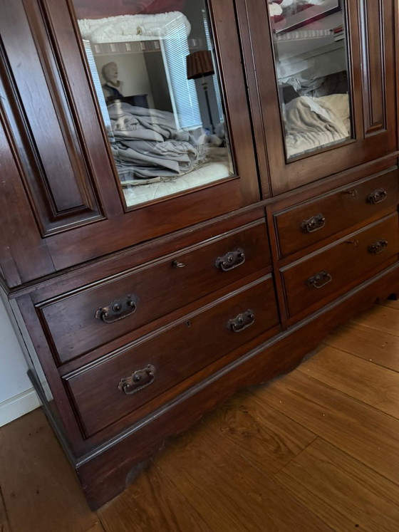Mahogany Wooden display cabinet with glass and drawers, Brown, Klassiek (photo 12 of 12)