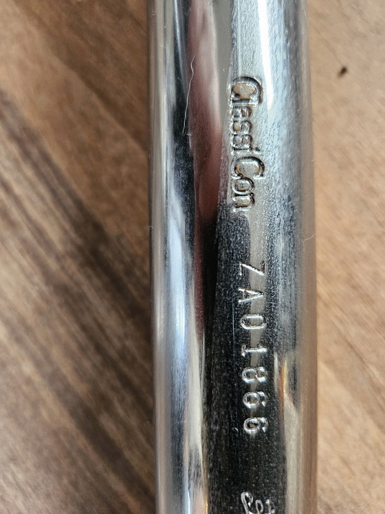 Image 1 of Tavolino da caffè Classicon Eileen Gray cromato