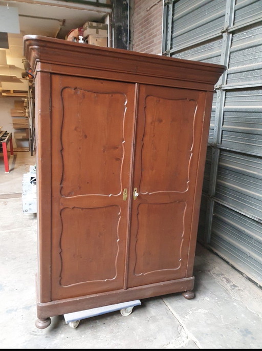 Pine 2-door cabinet, nice to restore, paint in a modern color with an antique look.