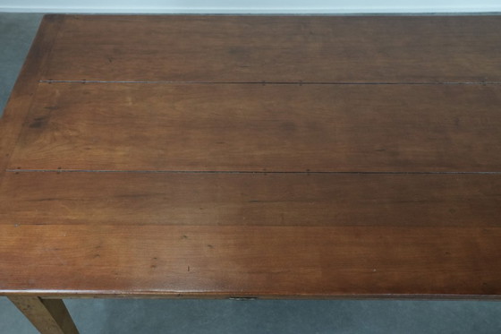 Image 1 of Charmanter alter französischer Esstisch aus Kirschholz mit zwei Schubladen