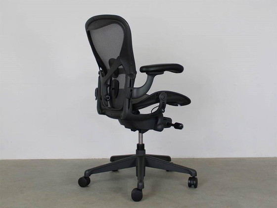 Image 1 of Design rivisitato dell'Aeron C di Herman Miller, opera di Bill Stumpf.