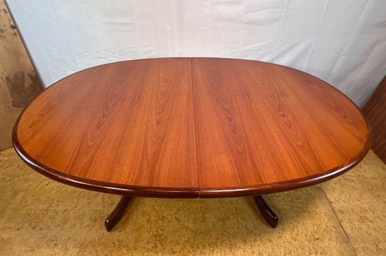 Image 1 of Mid-Century Retro Vintage Teak Ausziehbarer Ovaler Esstisch von G-Plan - Victor Wilkins, 1960er Jahre