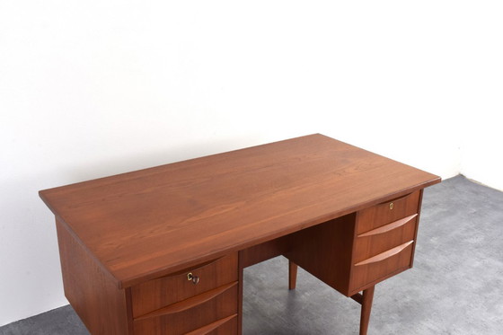 Image 1 of Mid Century Dänischer Teak Chefschreibtisch, 1960er Jahre