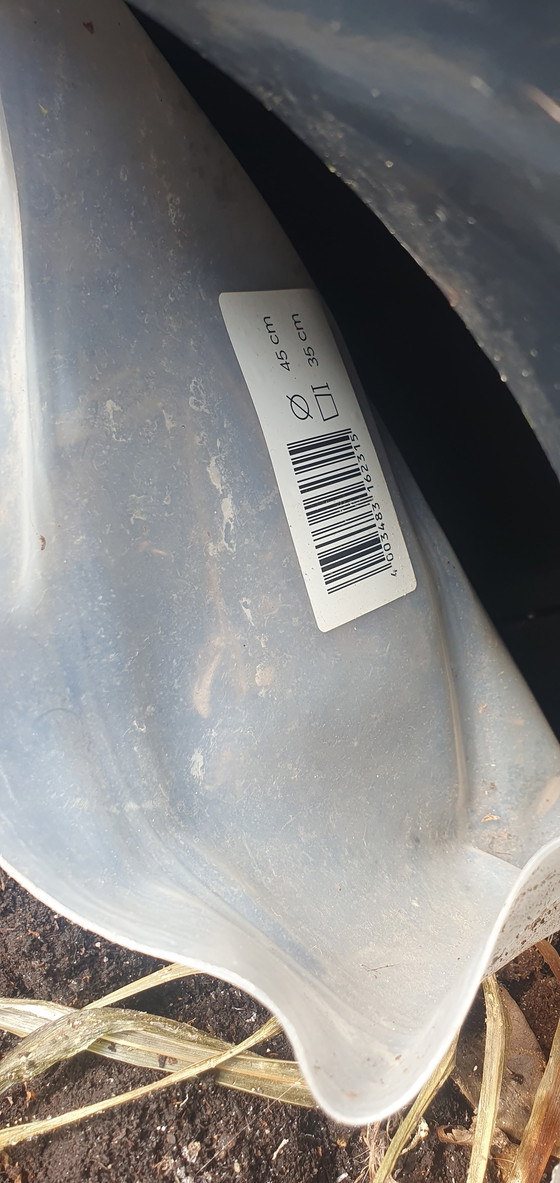 Image 1 of 2 macetas altas negras brillantes