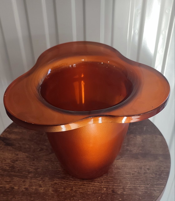 Image 1 of Vaso vintage in vetro arancione iridescente, design anni '70