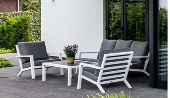 Image 1 of Weißes Garten-Lounge-Set: Sofa, Tisch und 2 Liegestühle