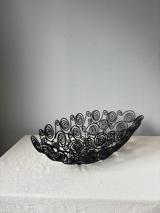 Image 1 of Bol ovale vintage en métal noir mat l45cm