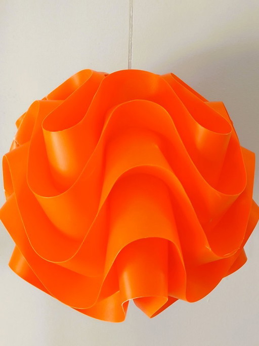 Lampada a sospensione arancione pop anni '70