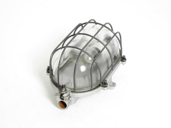 Image 1 of Rare grande lampe d'usine vintage des années 1950, en aluminium moulé et en verre.