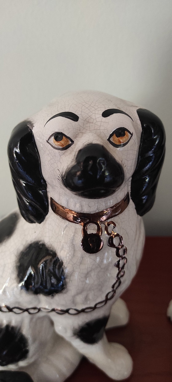 Image 1 of Chiens de cheminée style Staffordshire vintage (paire) – Céramique noire et blanche – 23 cm