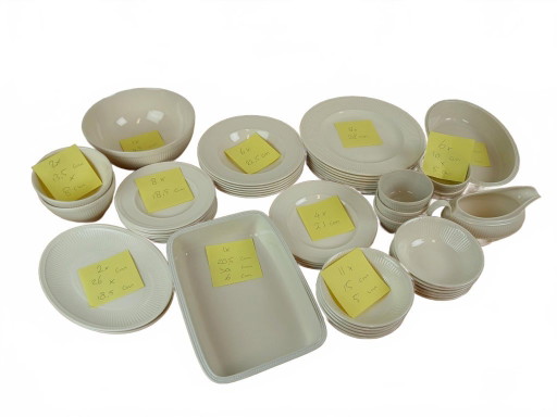 Magnifique service de table Wedgwood Windsor de 51 pièces