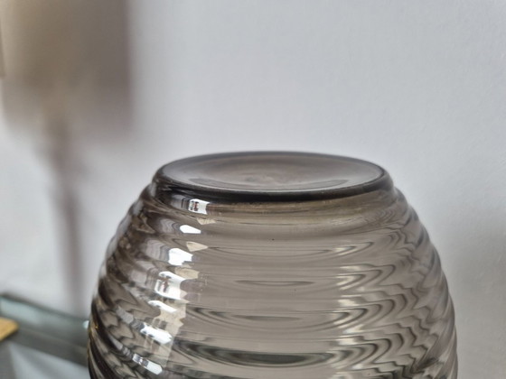 Image 1 of Copiadora/Fábrica de vidrio Leerdam - Jarrón acanalado Fumé (diseño 1953)