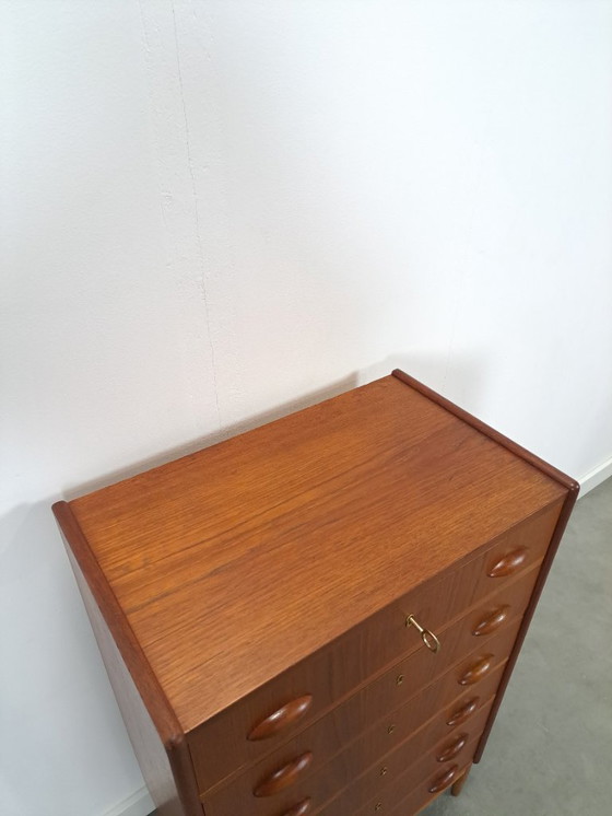 Image 1 of Cómoda danesa de teca con 6 cajones y patas elegantes