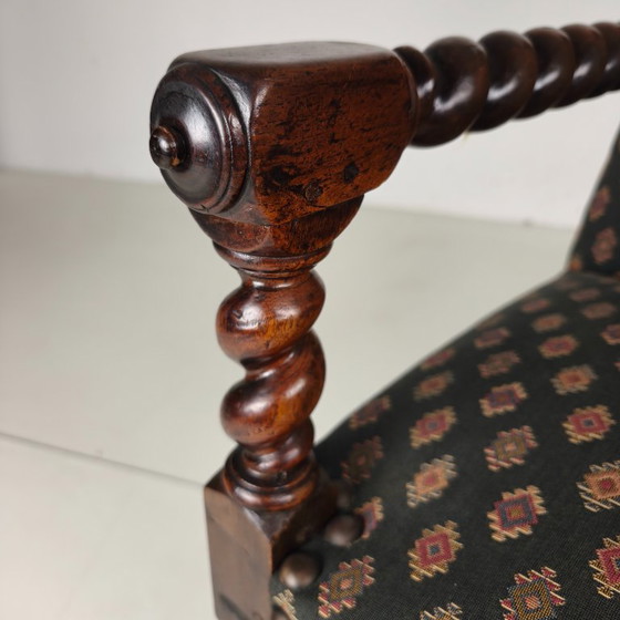Image 1 of Fauteuil de bibliothèque anglais à pieds tournés en chêne foncé, vers 1700.