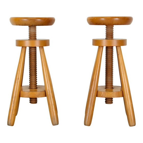 Image 1 of 2 taburetes giratorios de mediados de siglo en madera de abeto al estilo de Charlotte Perriand